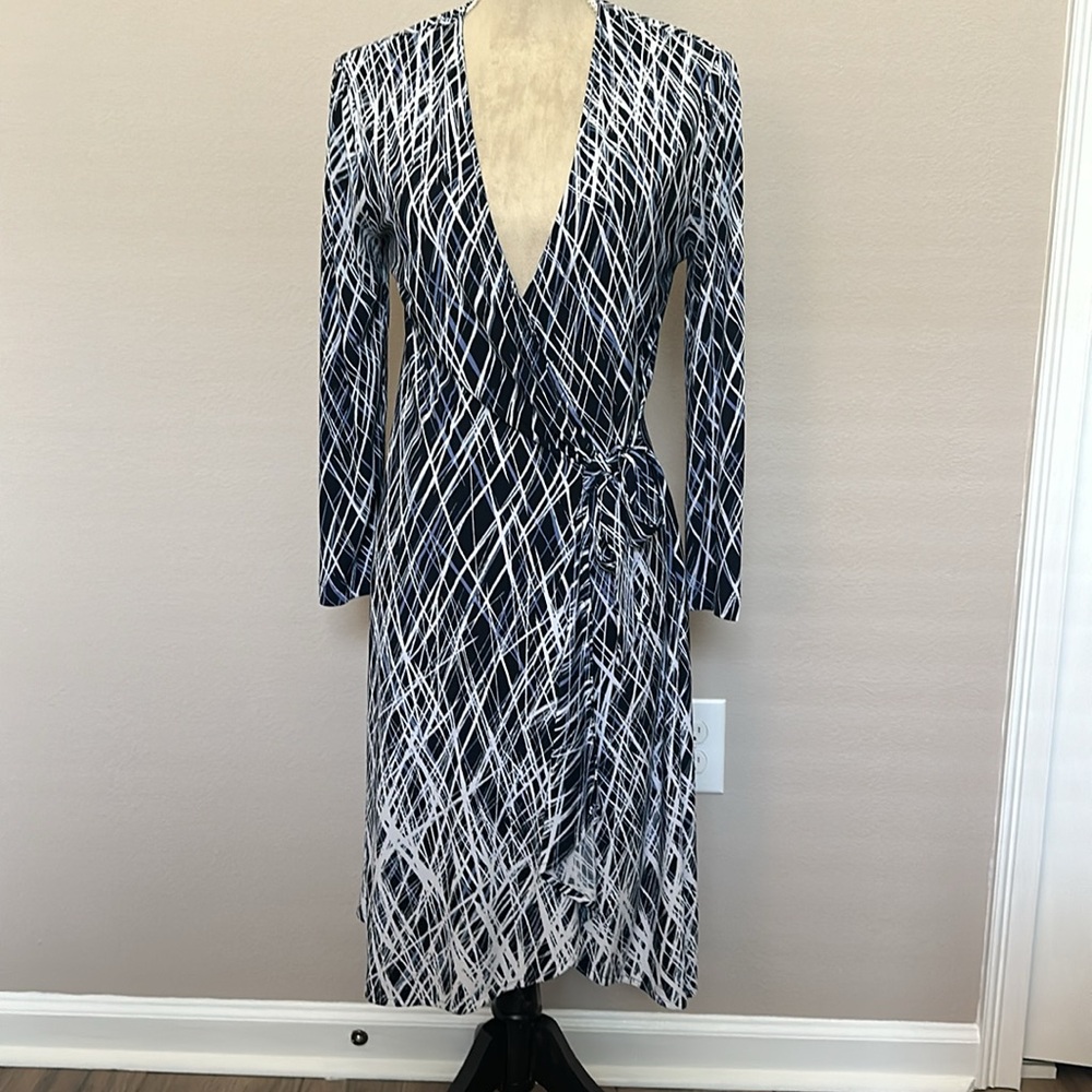 BCBG Max Azria women’s Adele printed wrap dress~ Medium